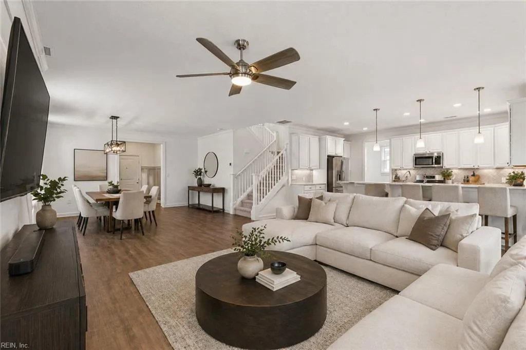 517 Middleton WAY, Chesapeake — 4 bed Residential, 2,456 sqft