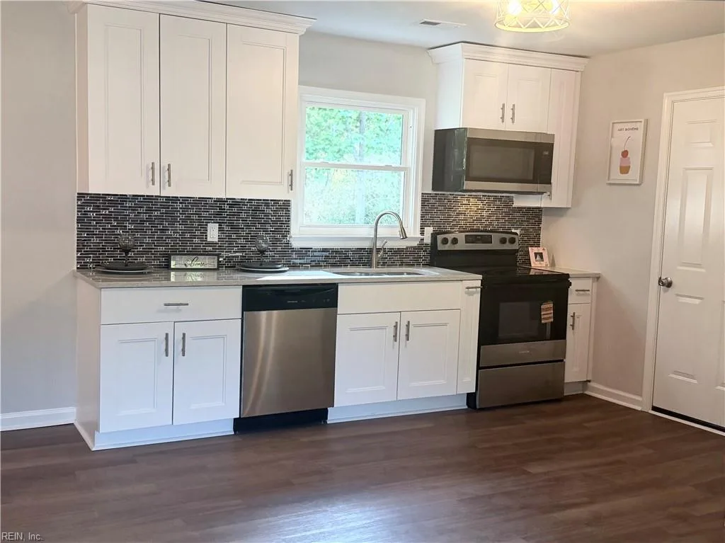 615 Gary LN, Hampton — 3 bed Residential, 1,300 sqft