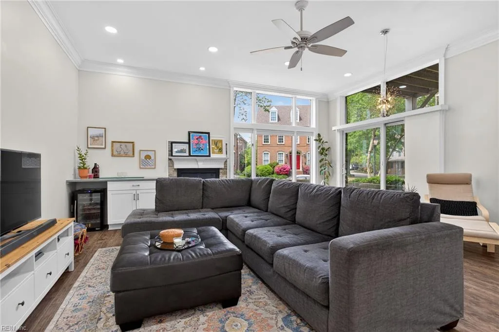 696 Mowbray ARCH #510, Norfolk — 2 bed Residential, 1,081 sqft
