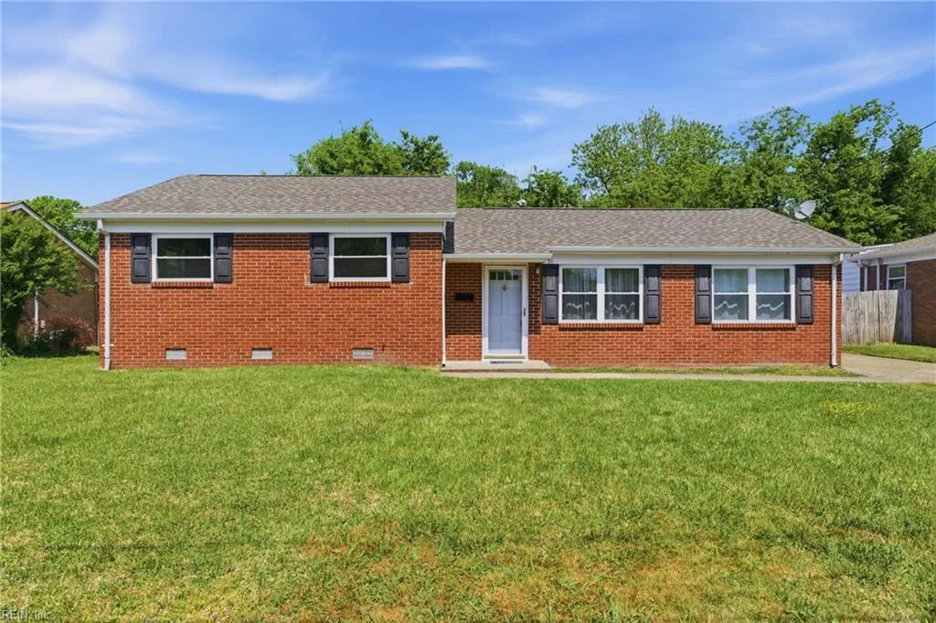 51 Longwood DR, Hampton — 4 bed Residential, 1,269 sqft