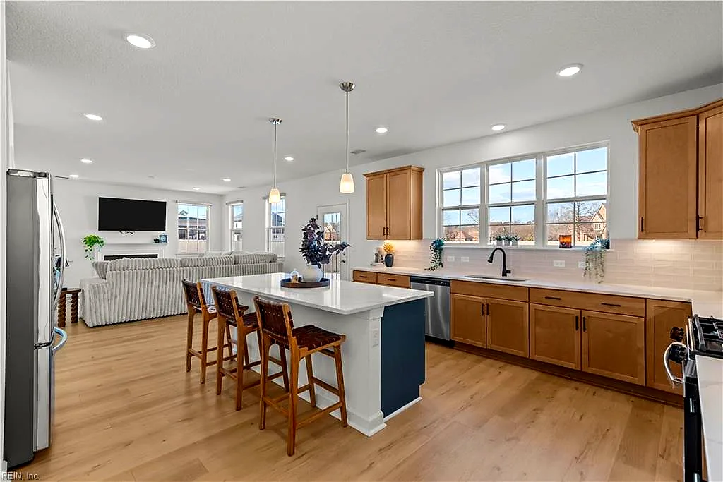 421 Middleton WAY, Chesapeake — 4 bed Residential, 2,518 sqft