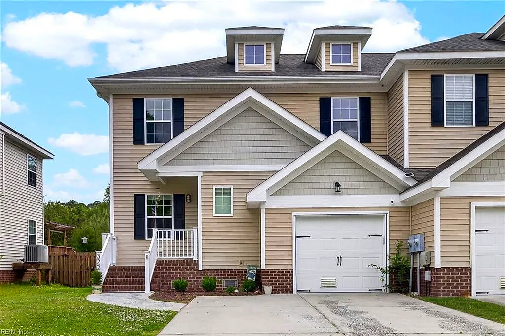 322 Snowberry LN, Chesapeake — 3 bed Residential, 1,850 sqft
