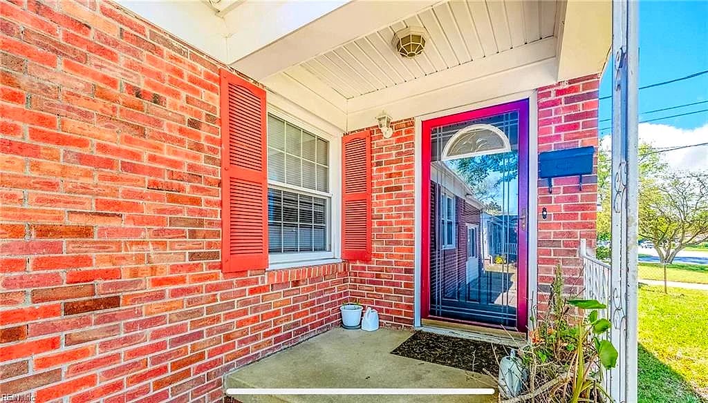 24 Saint Albans DR, Hampton — 4 bed Residential, 1,400 sqft