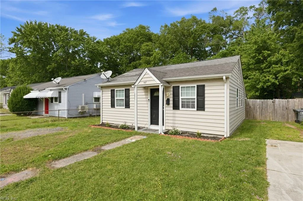 442 Smiley RD, HAMPTON VA 23663