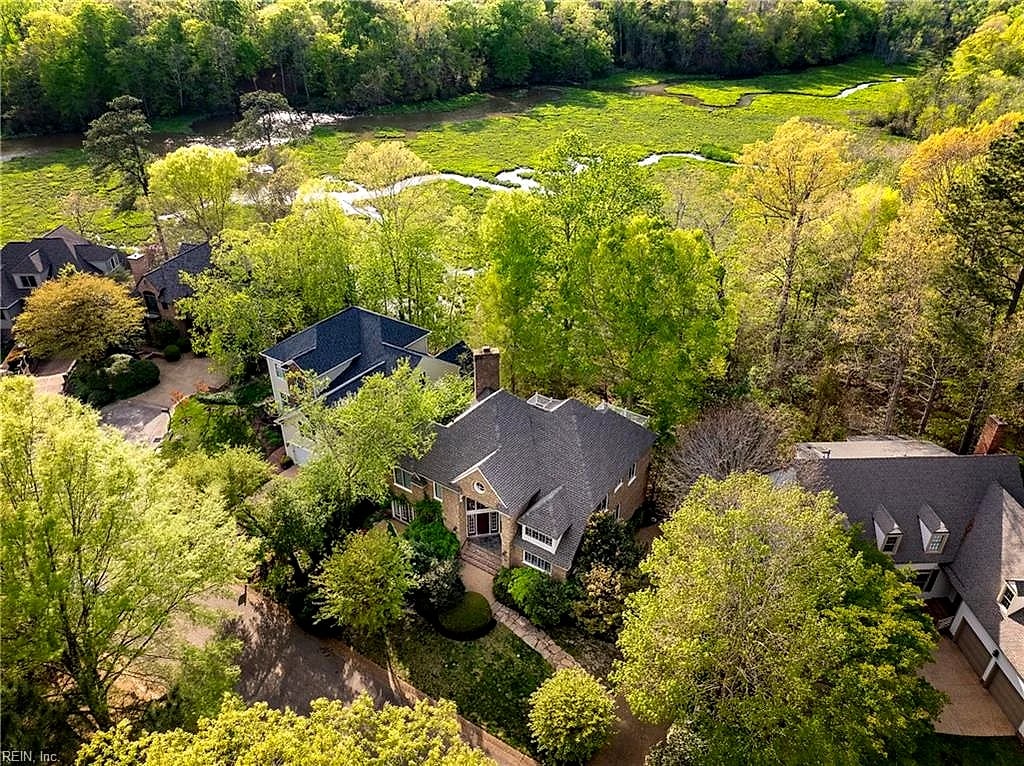 20 The Palisades, Williamsburg — 4 bed Residential, 3,000 sqft