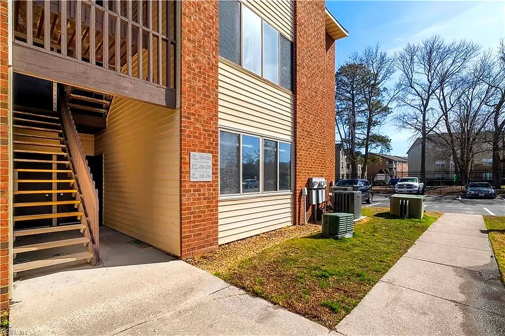 224 Pacific DR #8, HAMPTON VA 23666