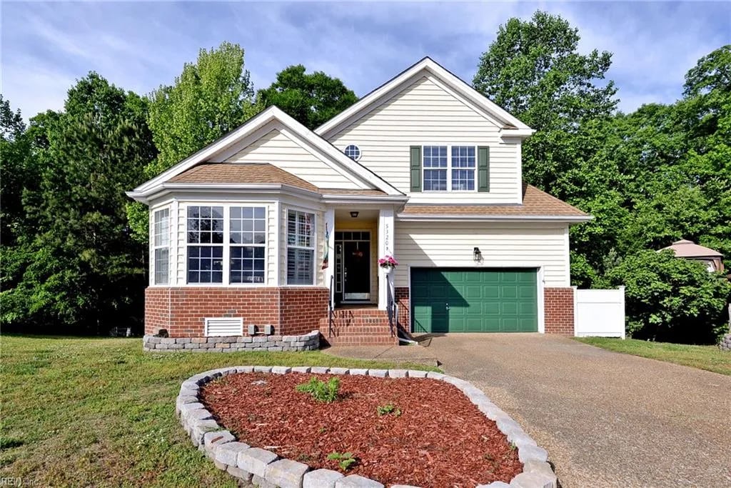 5320 Queen Bishop LN, Williamsburg — 3 bed Residential, 2,738 sqft