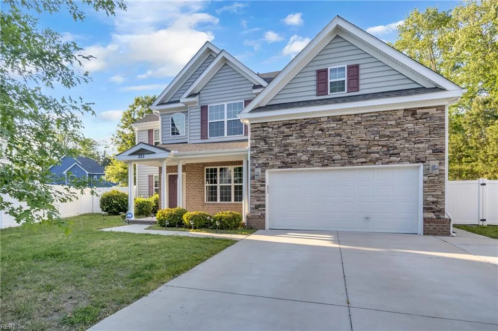 225 Creston CT, Chesapeake — 5 bed Residential, 2,800 sqft