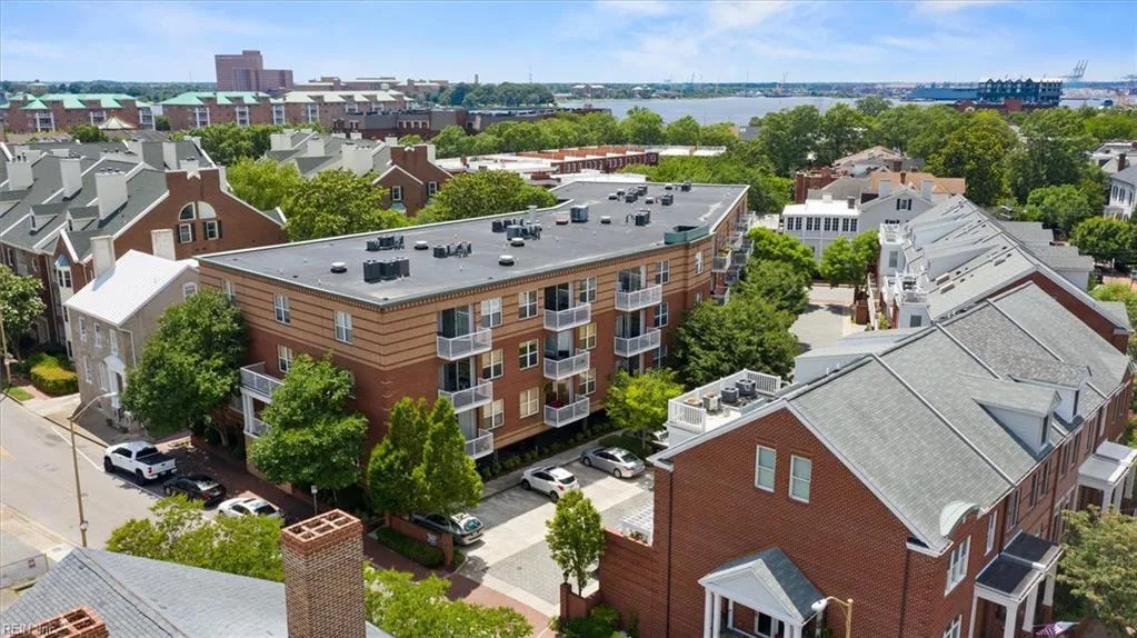 249 W Freemason ST #404, Norfolk — 2 bed Residential, 1,000 sqft