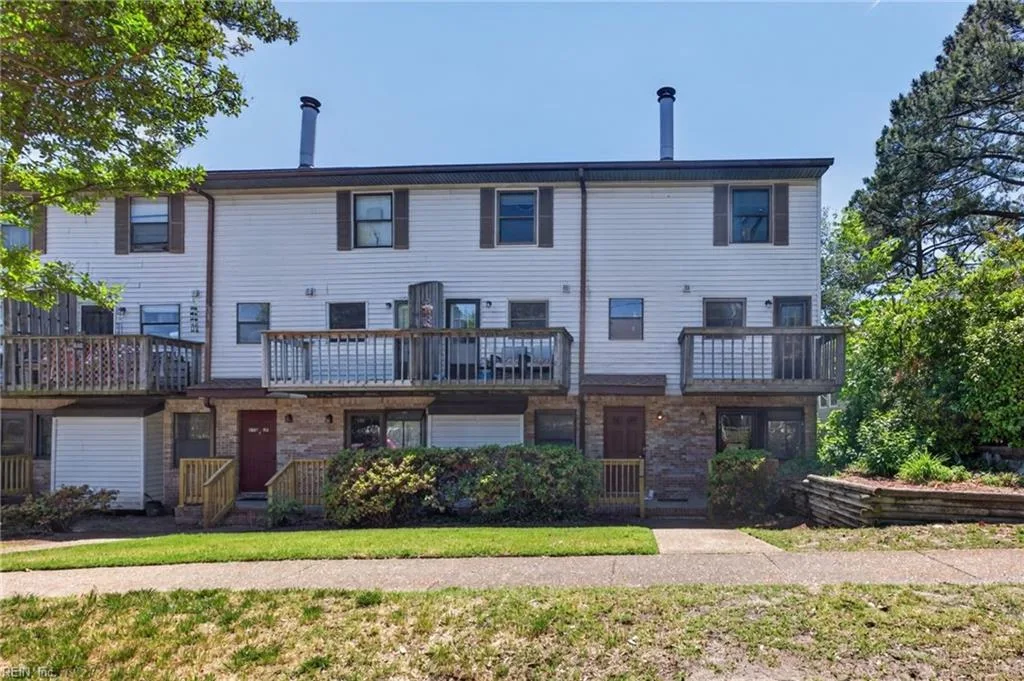 225 A View AVE #109, Norfolk — 2 bed Residential, 976 sqft