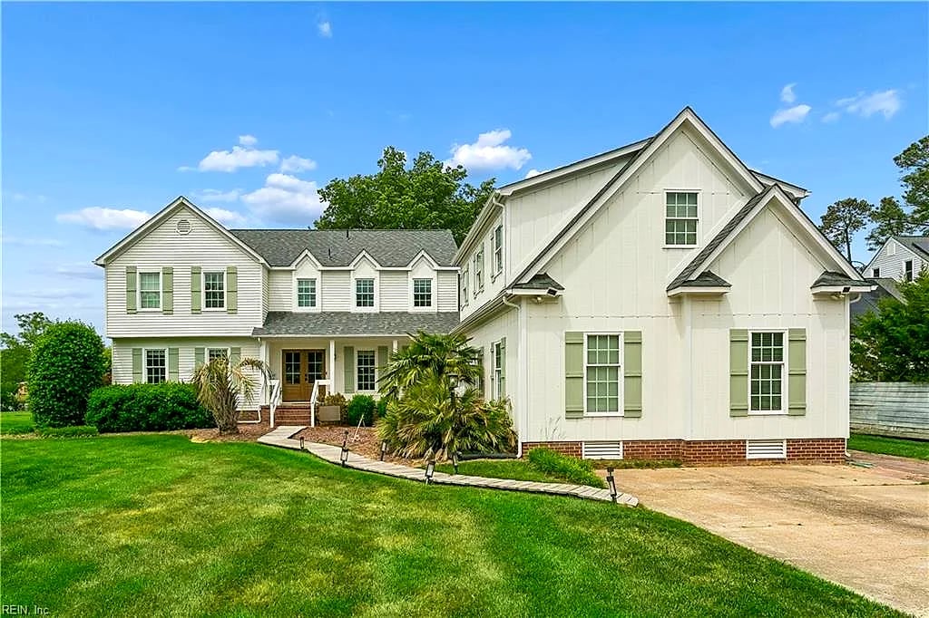 30 Rivergate DR, POQUOSON VA 23662