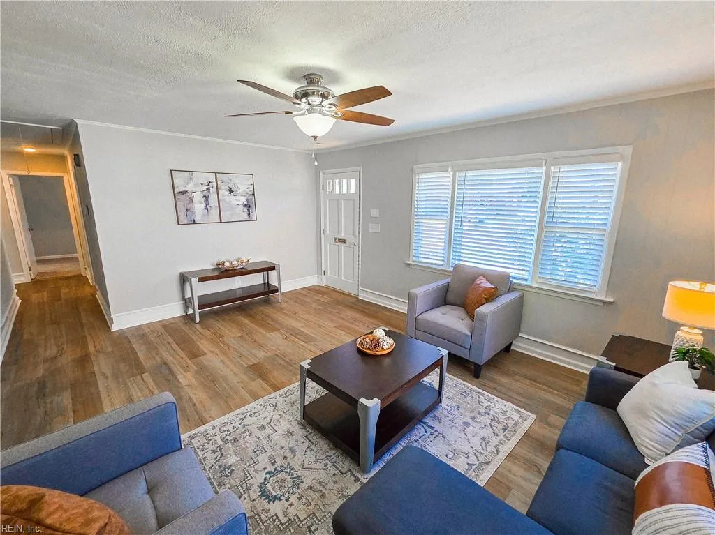 725 Oakland AVE, Hampton — 3 bed Residential, 1,200 sqft