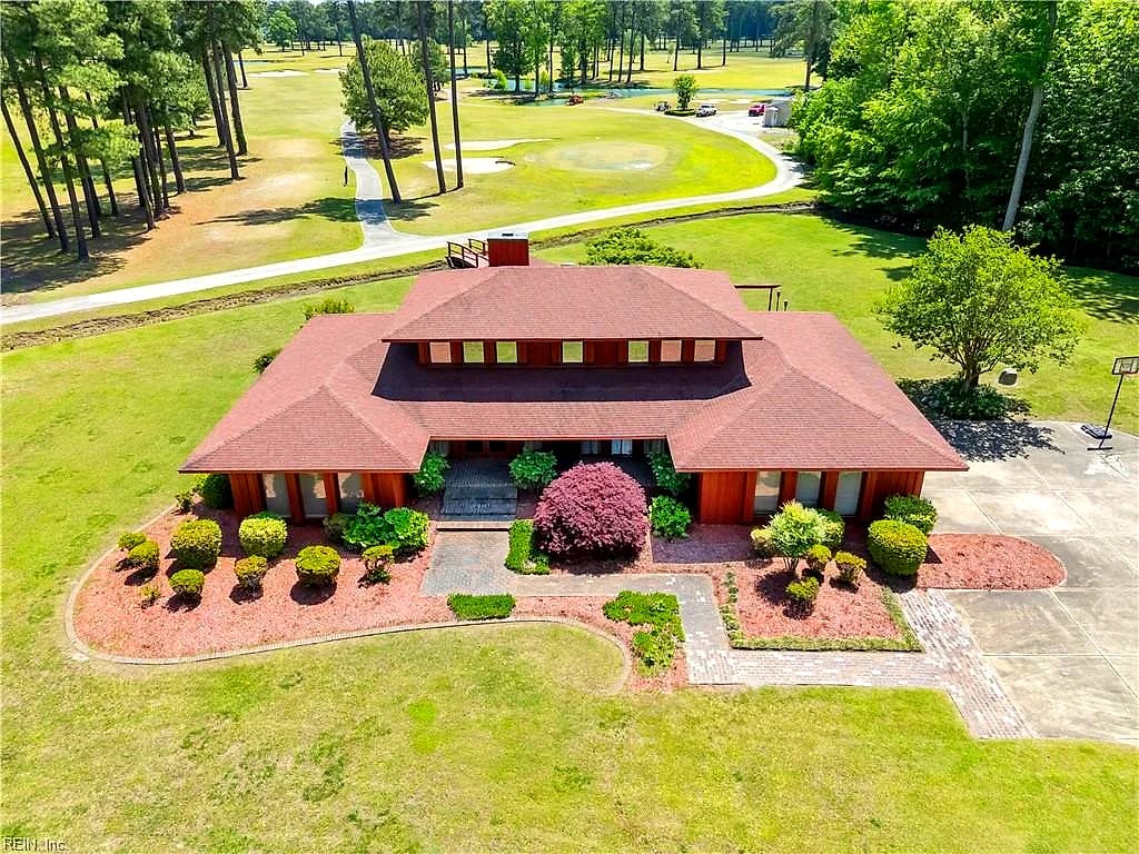 201 Country Club DR, Elizabeth City — 3 bed Residential, 3,585 sqft
