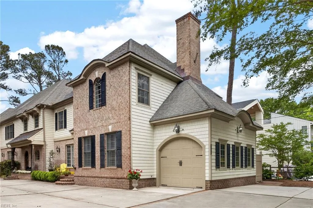 217 81st ST #A, Virginia Beach — 4 bed Residential, 3,000 sqft