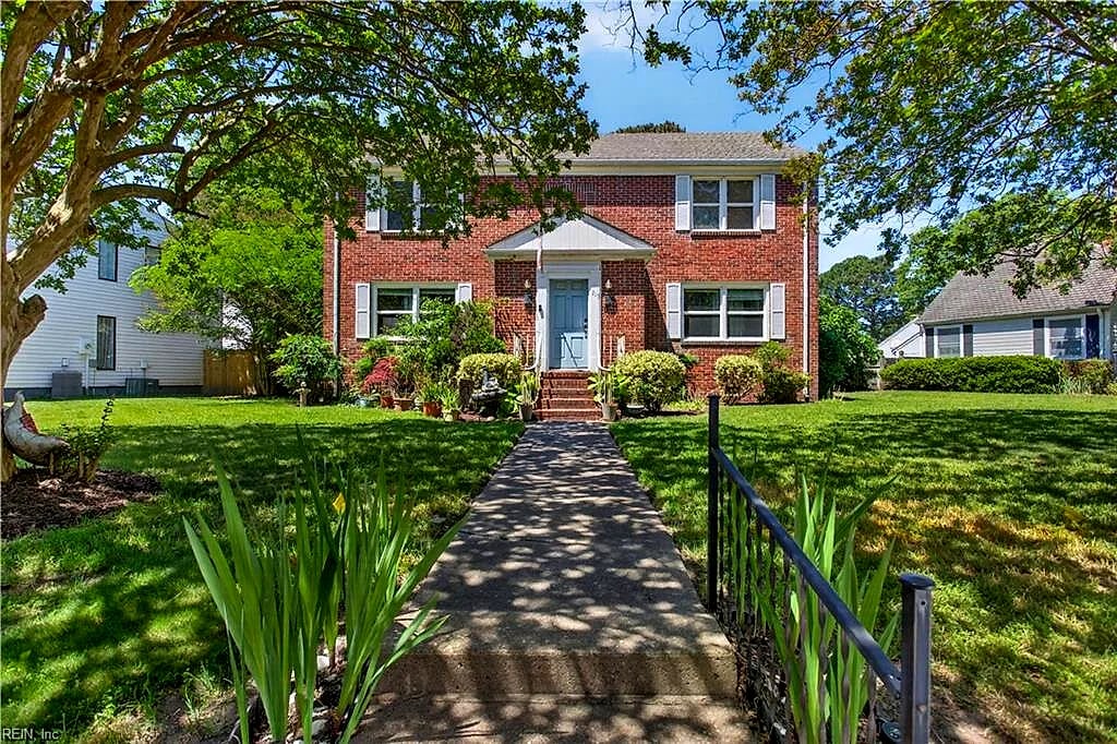 215 Riverside DR, Portsmouth — Multi Family Residential, 2,600 sqft