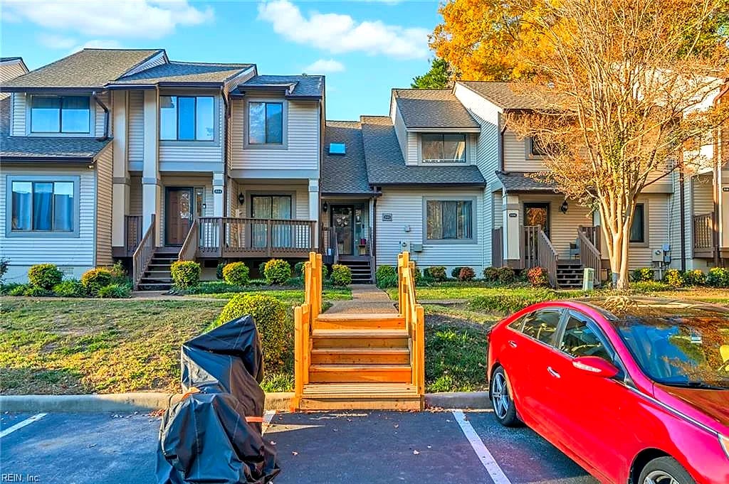 222 Bridgewater DR, NEWPORT NEWS VA 23603