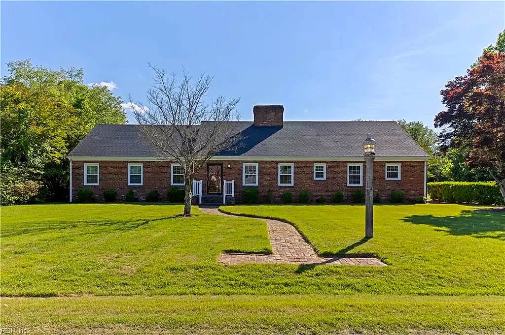305 Robinhood RD, Franklin — 3 bed Residential, 2,546 sqft