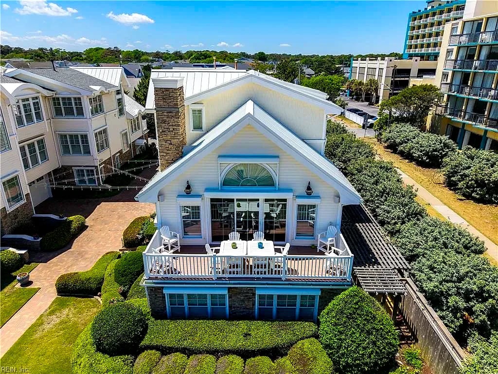 5518 Ocean Front AVE, Virginia Beach — 5 bed Residential, 5,685 sqft