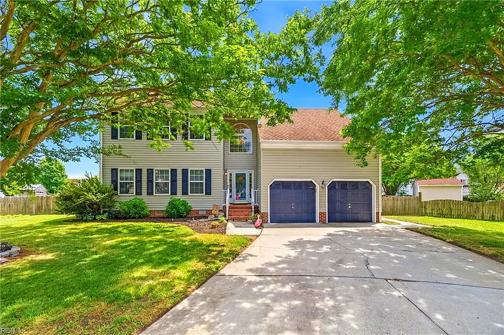 6716 Glasgow ST, Suffolk — 4 bed Residential, 2,390 sqft