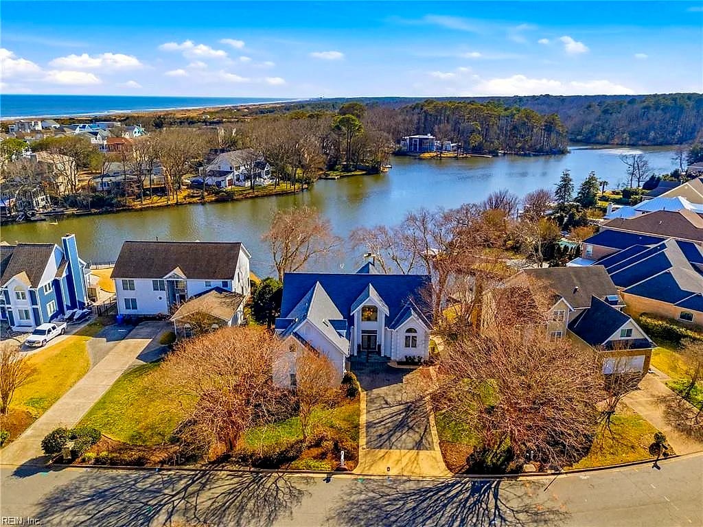 417 Croatan Hills DR, Virginia Beach — 3 bed Residential, 3,702 sqft