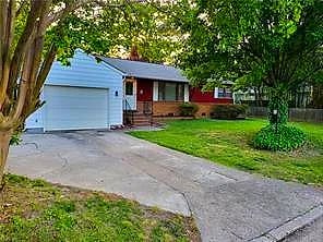17 Gay DR, NEWPORT NEWS VA 23606