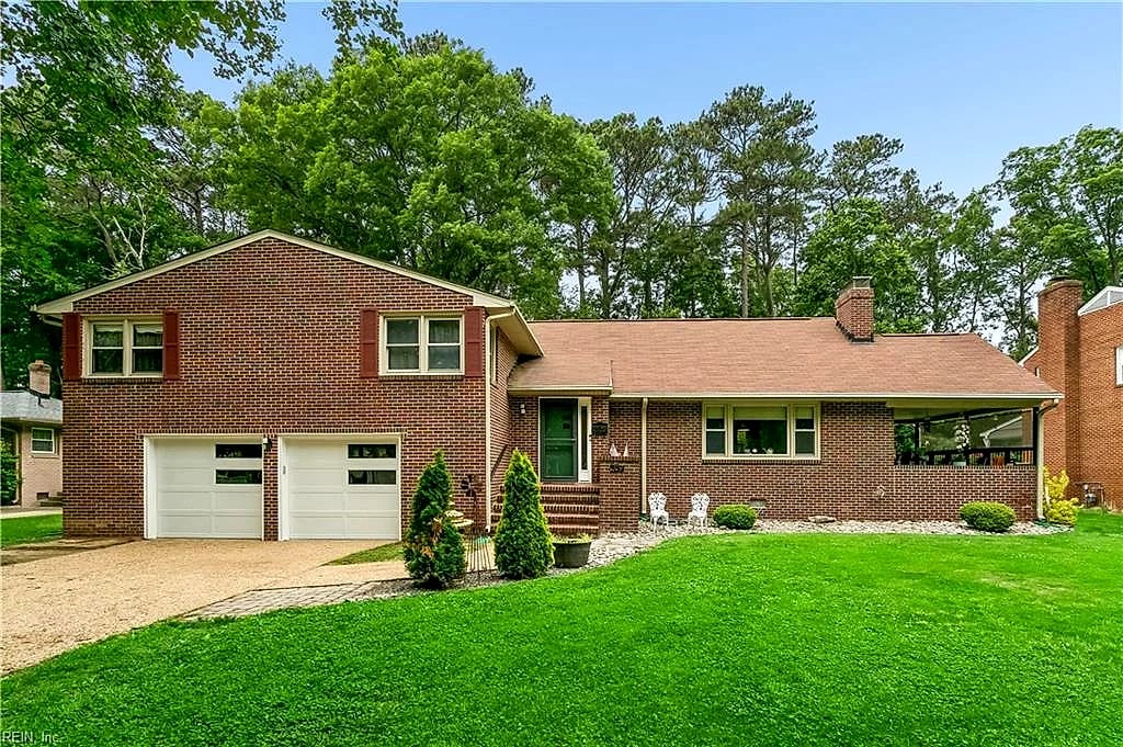 319 Mistletoe DR, Newport News — 5 bed Residential, 2,349 sqft