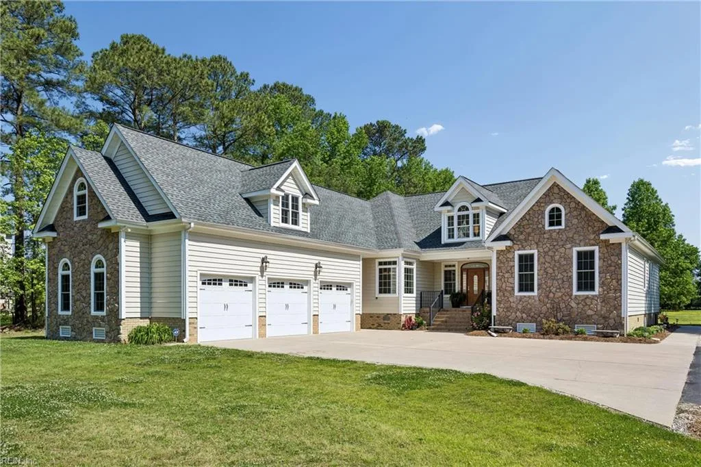 38 Forrest RD, Poquoson — 4 bed Residential, 3,589 sqft