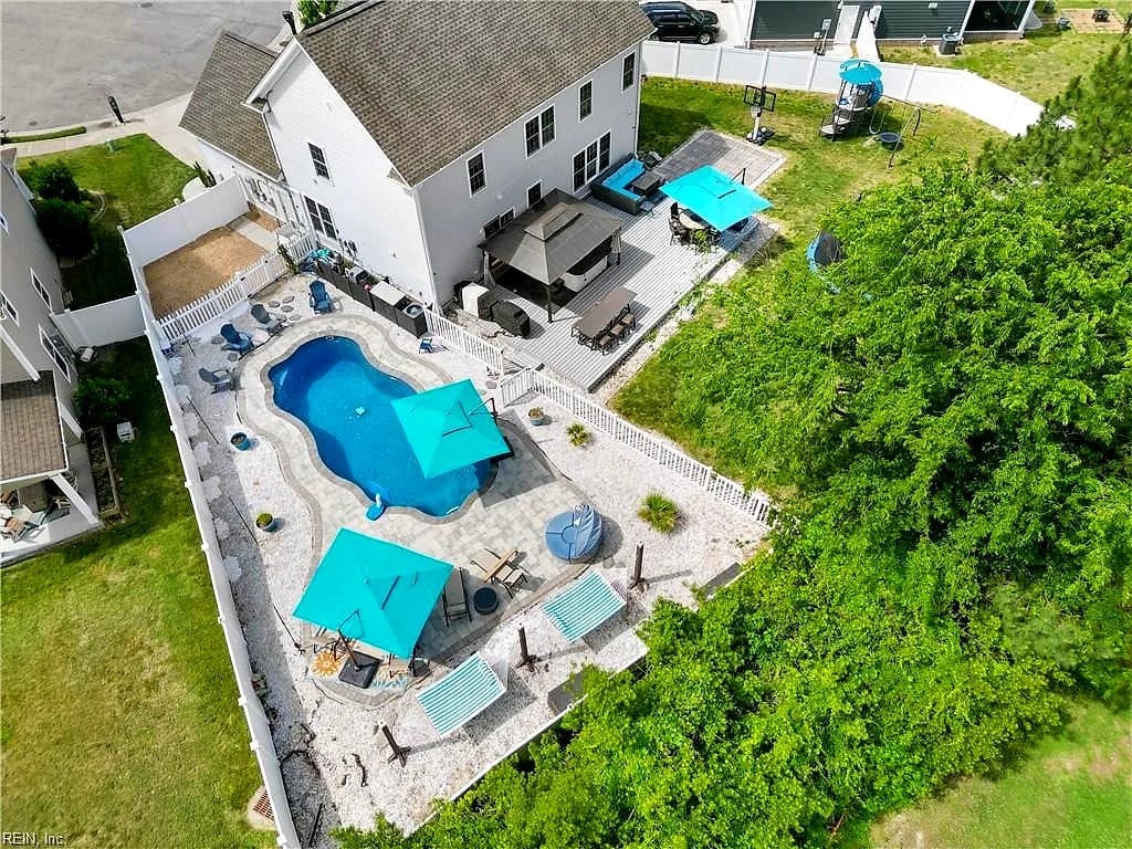 130 Jaclyn DR, Suffolk — 5 bed Residential, 2,652 sqft