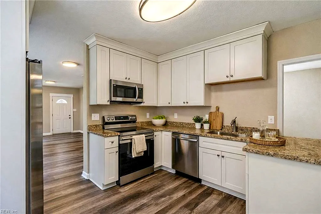 1711 Bay AVE, Hampton — 3 bed Residential, 900 sqft