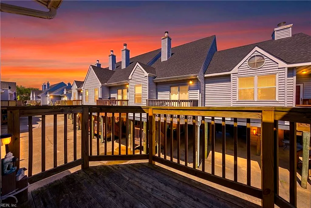 863 Little Bay AVE #2, Norfolk — 2 bed Residential, 1,100 sqft