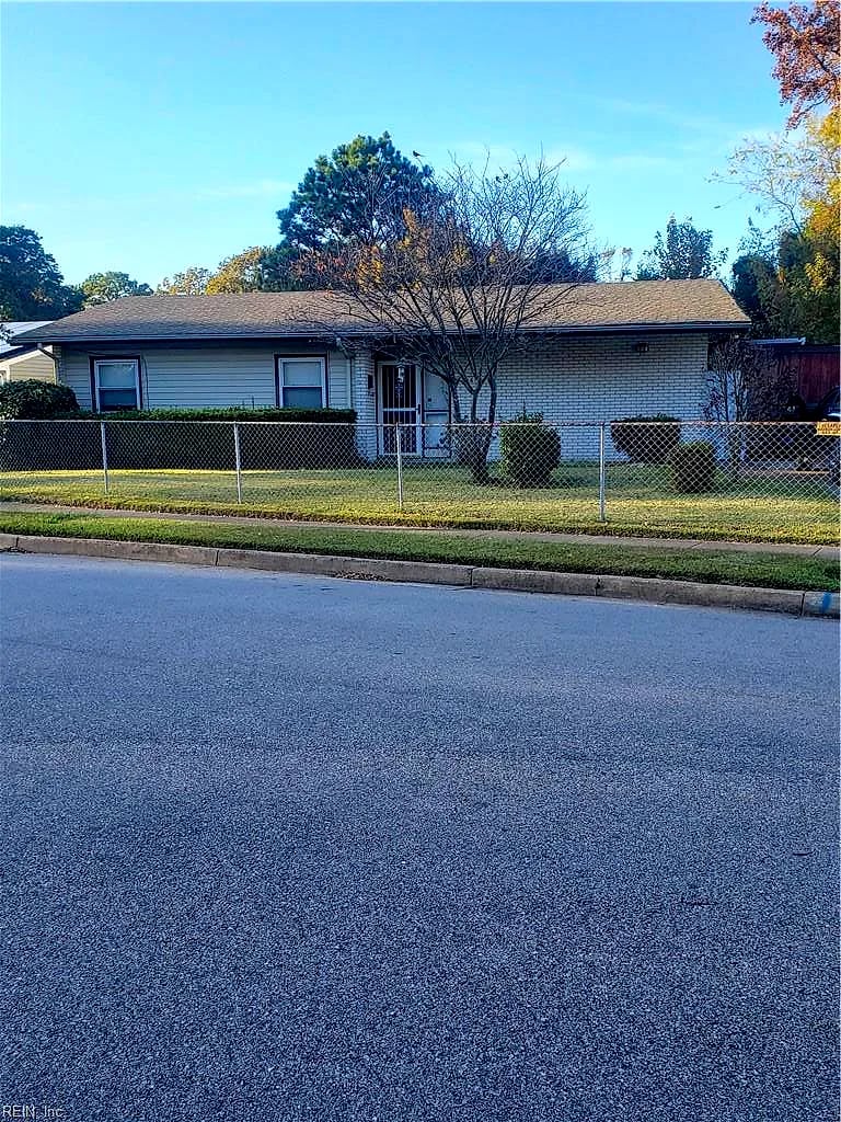 1316 Oakmont PL, Norfolk — 4 bed Residential, 1,364 sqft