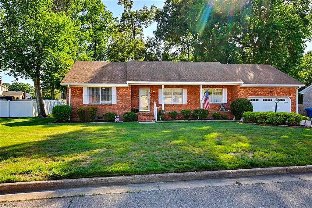 637 Reasor DR, Virginia Beach — 4 bed Residential, 2,096 sqft