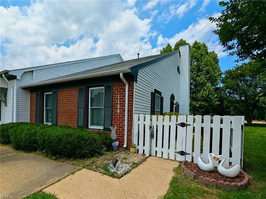 1158 Hillock XING, Virginia Beach — 3 bed Residential, 1,158 sqft