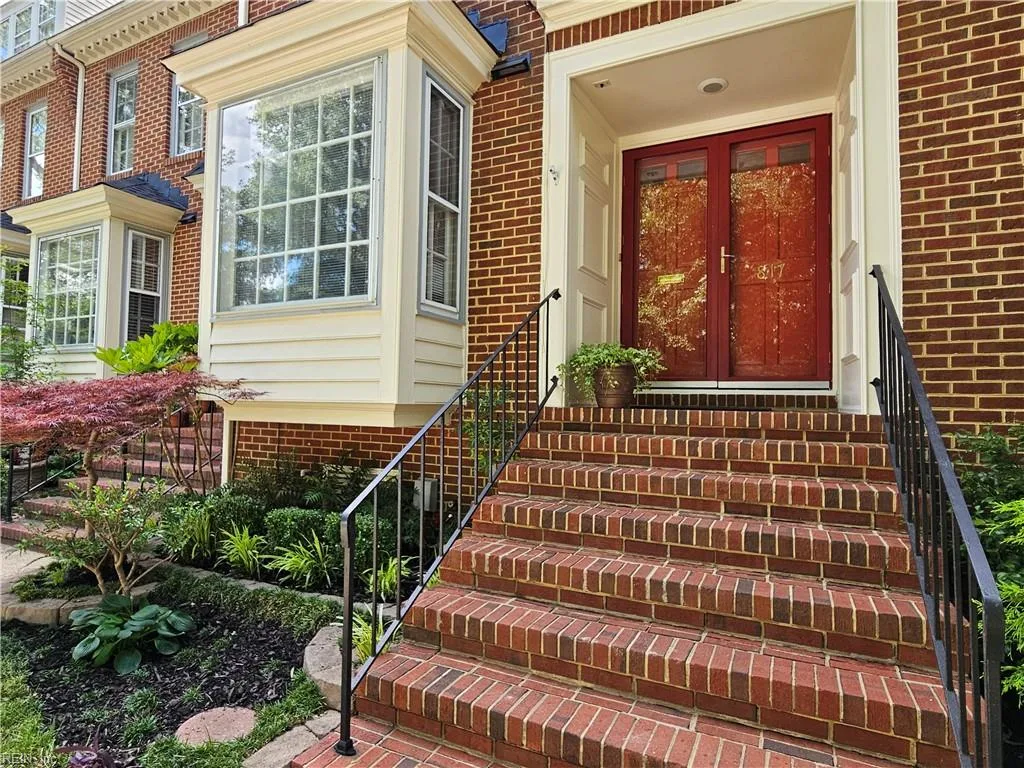 817 Botetourt GDNS, NORFOLK VA 23507