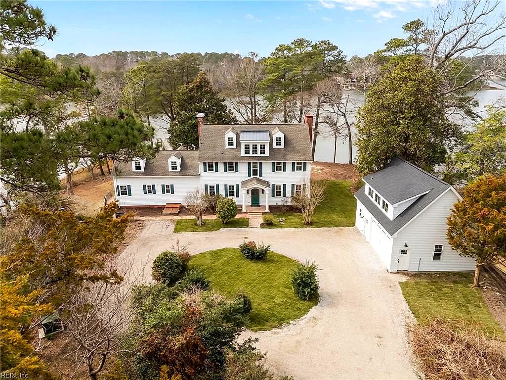 988 Michaelwood DR, Virginia Beach — 6 bed Residential, 4,256 sqft