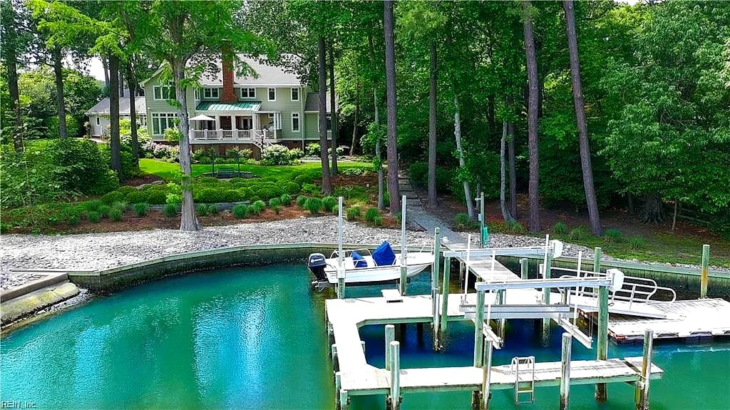 701 Crystal LN, Virginia Beach — 5 bed Residential, 4,982 sqft