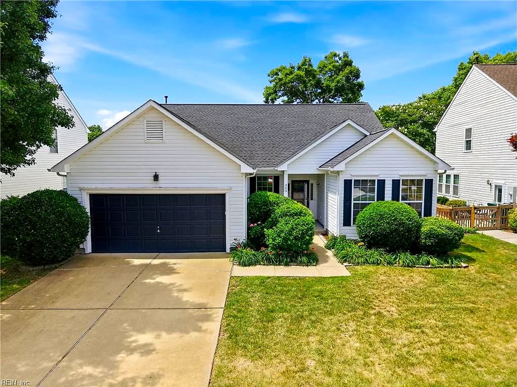 906 Hanson DR, Newport News — 3 bed Residential, 2,292 sqft