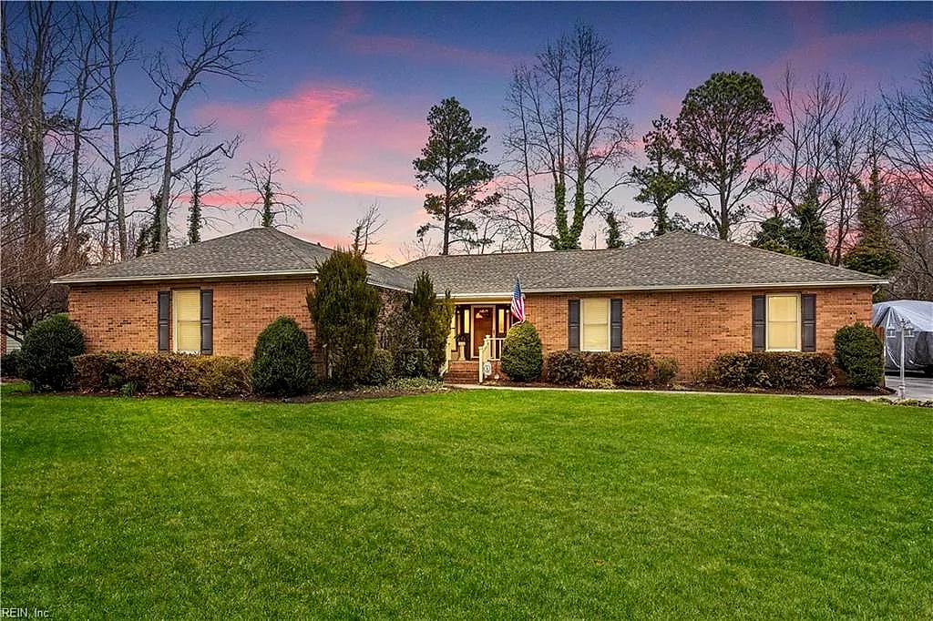 14 Valmoore DR, POQUOSON VA 23662