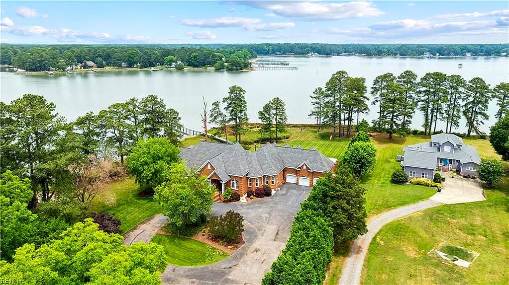 220 Olde Pond LN, Yorktown — 7 bed Residential, 9,042 sqft