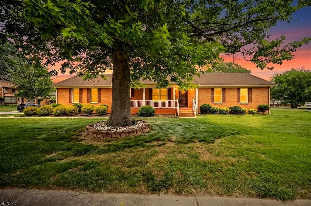 4161 Stonebridge LNDG, Chesapeake — 4 bed Residential, 2,185 sqft