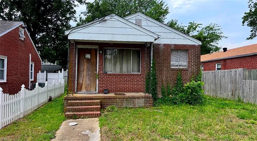 18 E Kelly AVE, Hampton — 3 bed Residential, 1,000 sqft