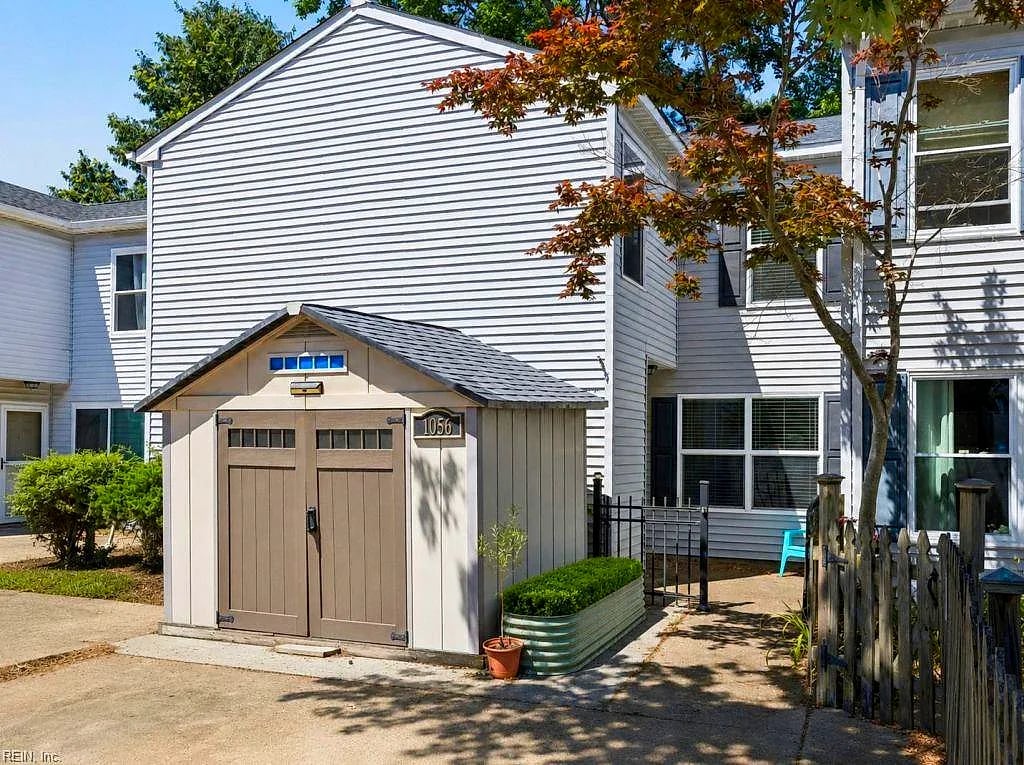 1056 Coastaway DR, VIRGINIA BEACH VA 23451
