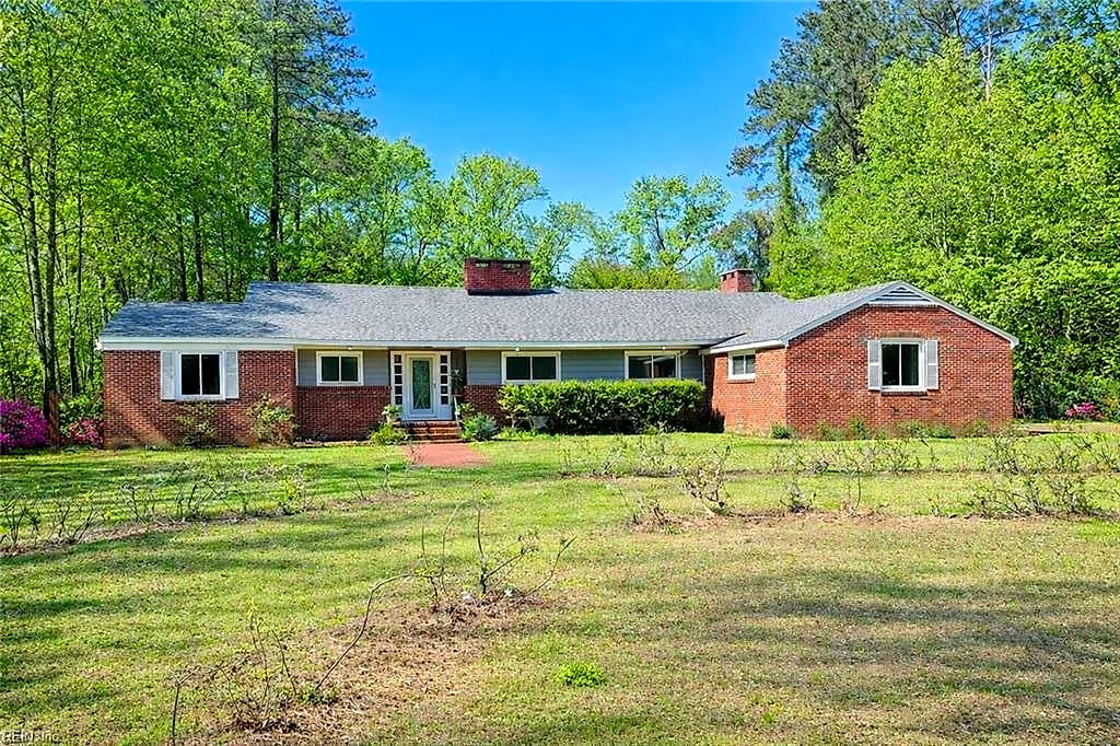 201 Robinhood RD, Franklin — 3 bed Residential, 2,680 sqft