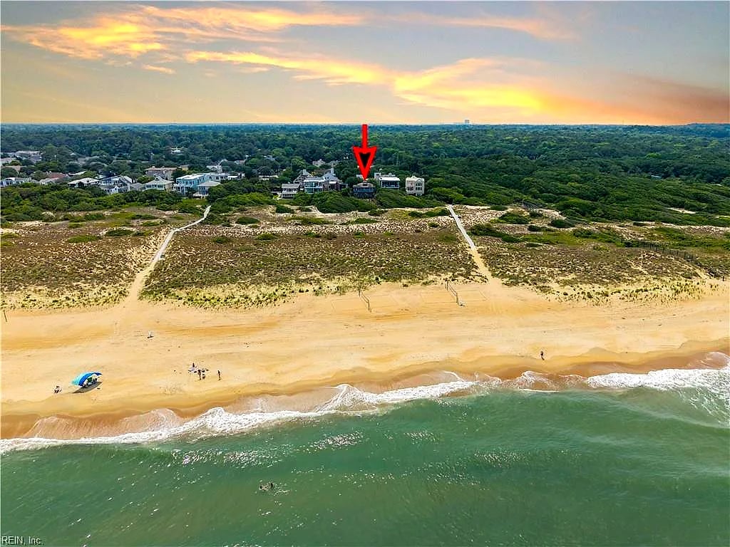 8806 Ocean Front AVE, Virginia Beach — 5 bed Residential, 3,504 sqft
