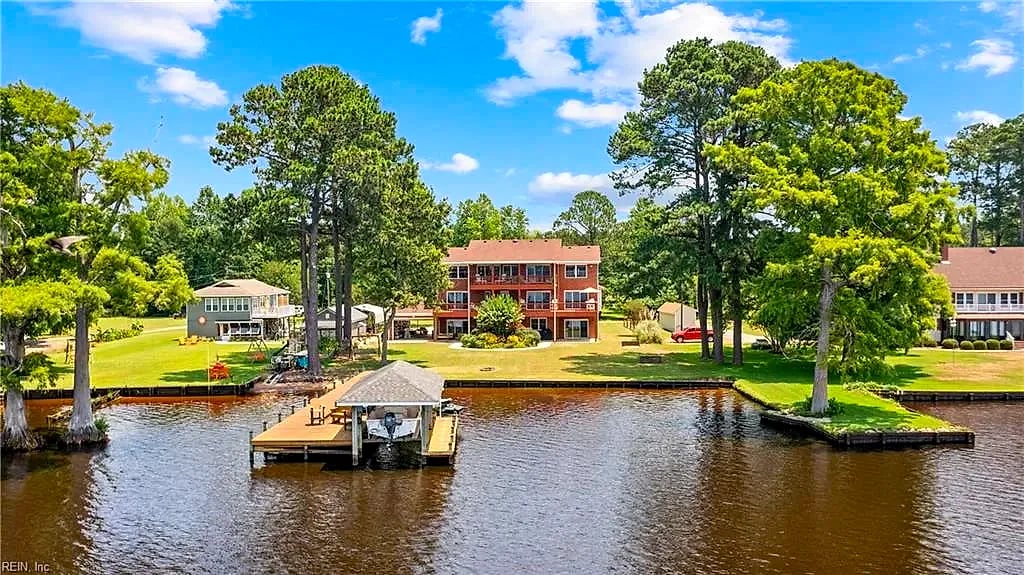 953 Old Ferry RD, Edenton — 3 bed Residential, 3,479 sqft