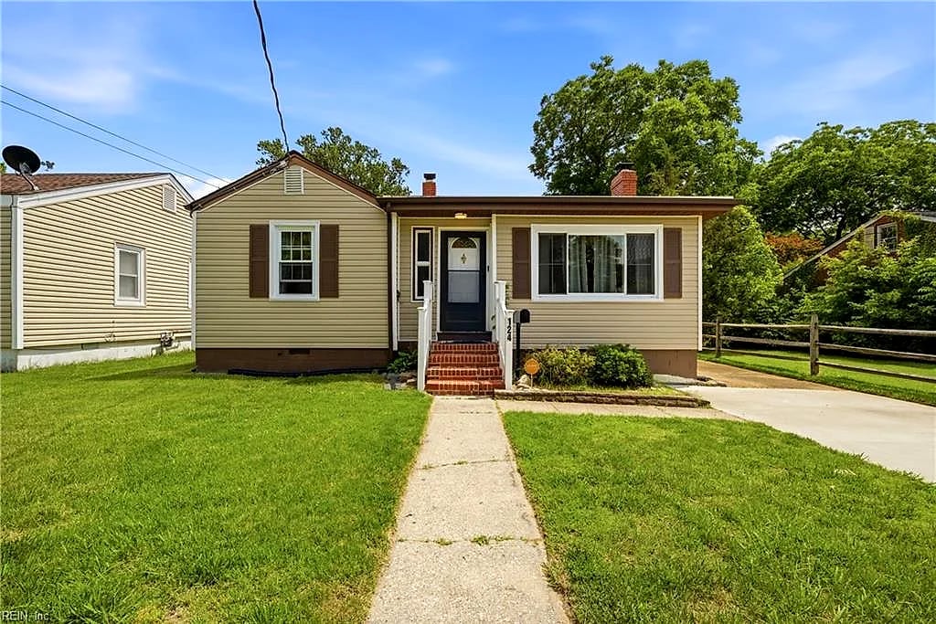 124 Cambridge PL, Hampton — 3 bed Residential, 1,625 sqft