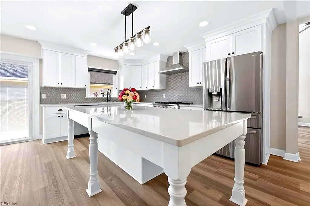 2496 Las Brisas DR, Virginia Beach — 5 bed Residential, 4,000 sqft