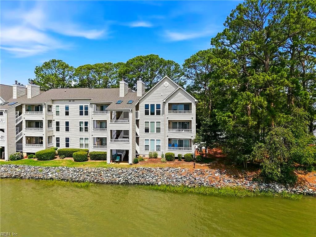 246 Dockside DR #C, HAMPTON VA 23669