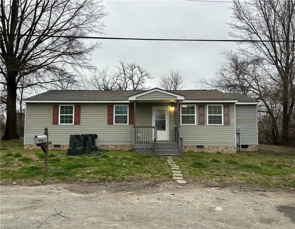 416 Pleasant ST, Suffolk — 4 bed Residential, 1,118 sqft