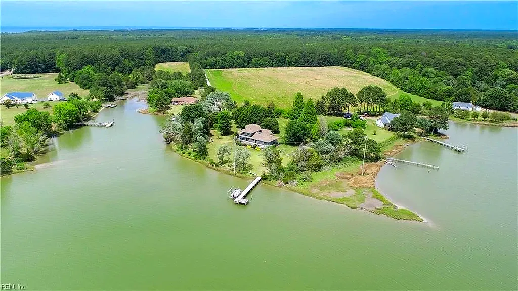26450 Moore Farm LN, Onancock — 3 bed Residential, 2,970 sqft